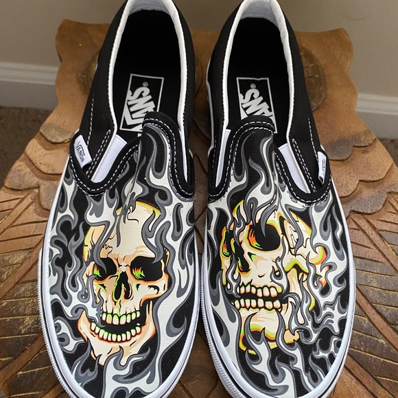 Vans Slip Ons Flame Skull - Picture 2 of 8